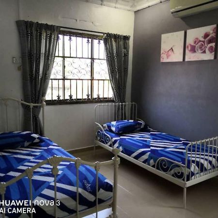 Ibu Home-To-Stay باسير غونداغ المظهر الخارجي الصورة