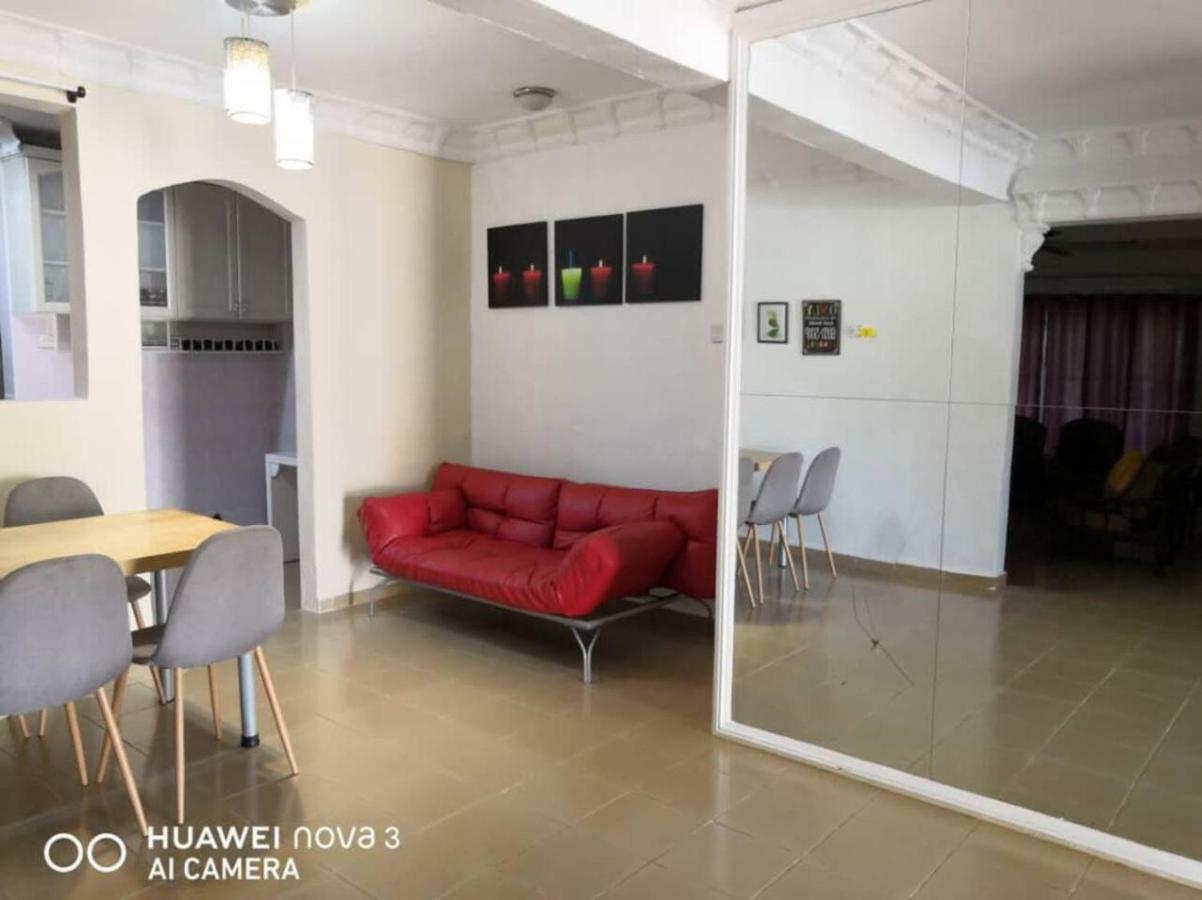 Ibu Home-To-Stay باسير غونداغ المظهر الخارجي الصورة